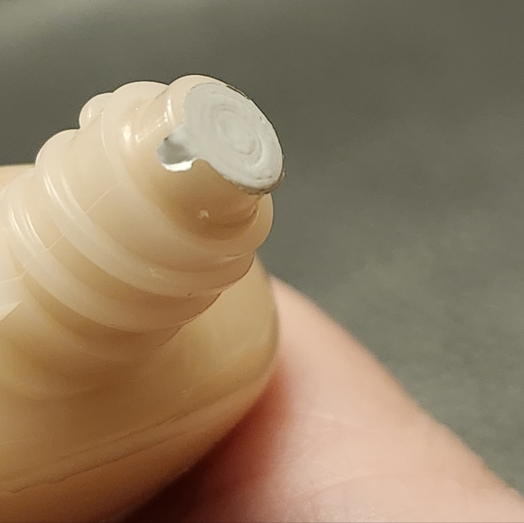 Clinique Stay-Matte Oil-Free Makeup Foundation In 14 Vanilla - Picture 8 of 8